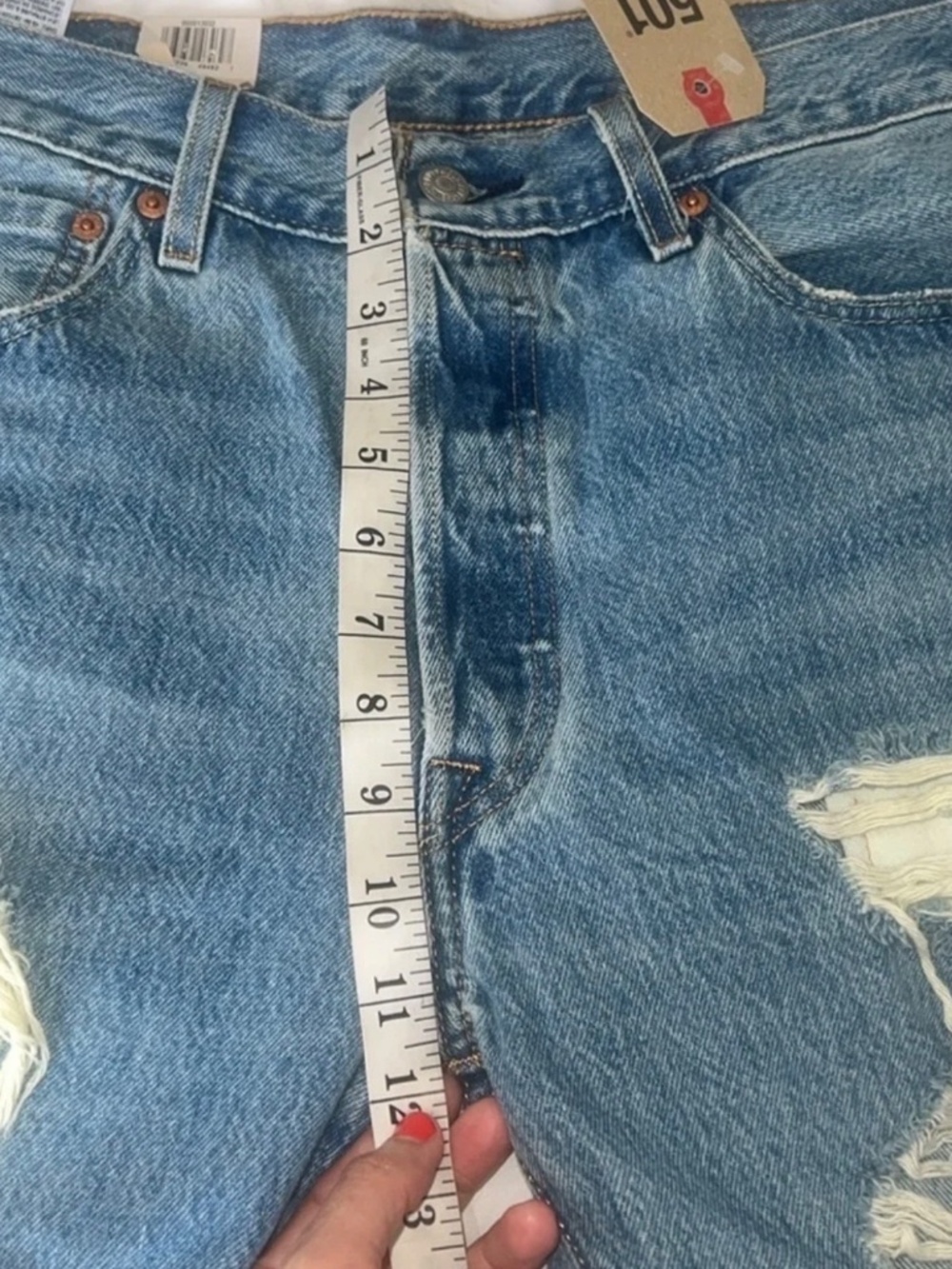 501® ORIGINAL FIT RIPPED WOMEN'S JEANS - Picture 4 of 7